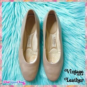 Hush Puppies Beige Soft LEATHER Vintage Low Wedge Heel Women's 8.5 USA Made